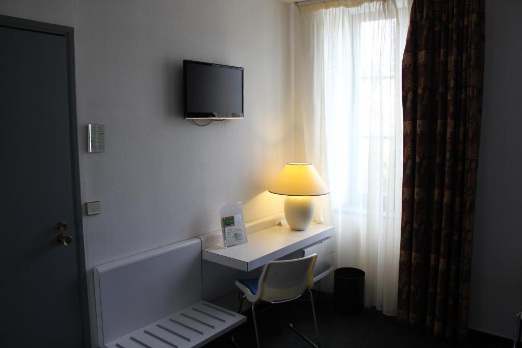 Hotel Au Pavillon Du Frene Lacaune Habitación foto